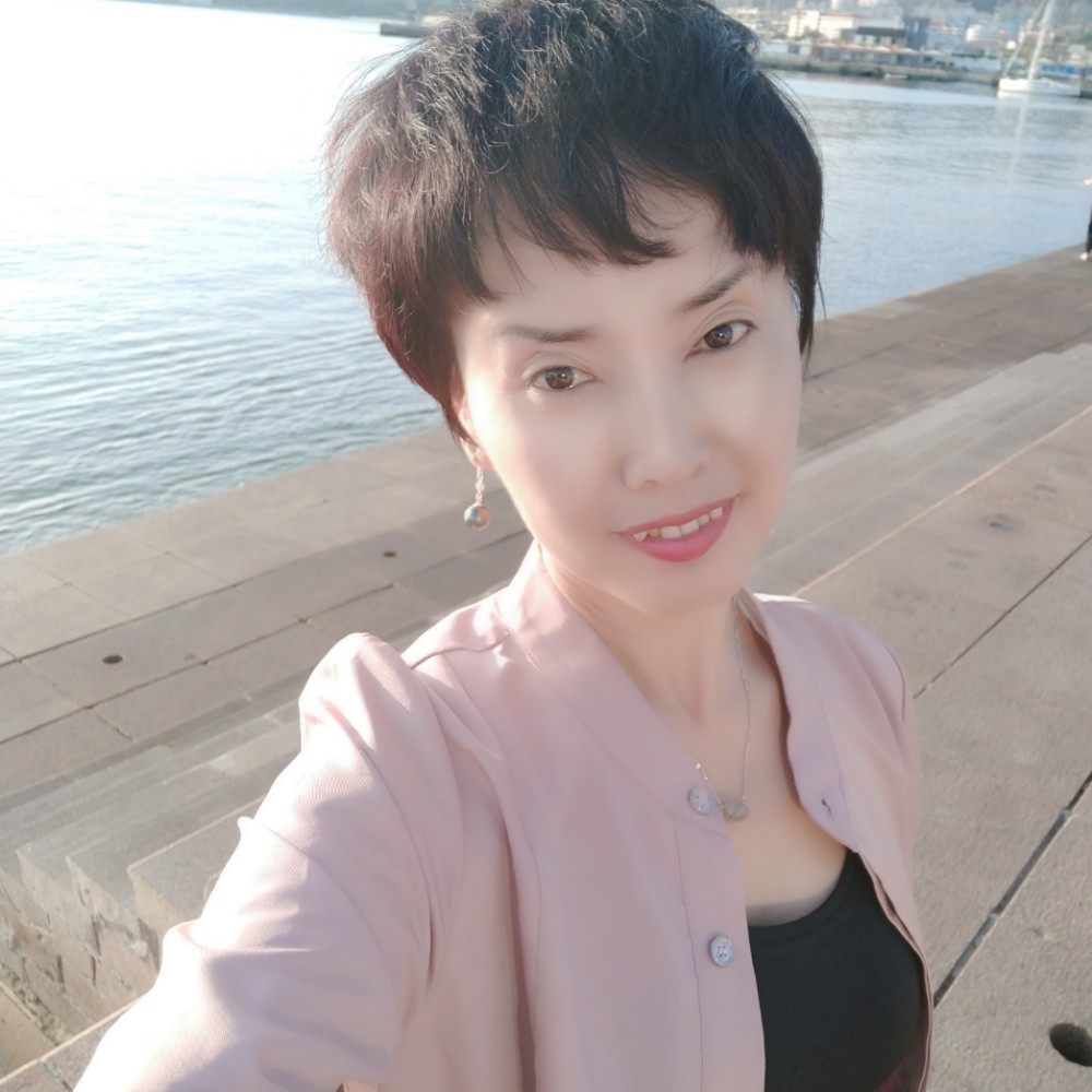 清荷琳子的照片