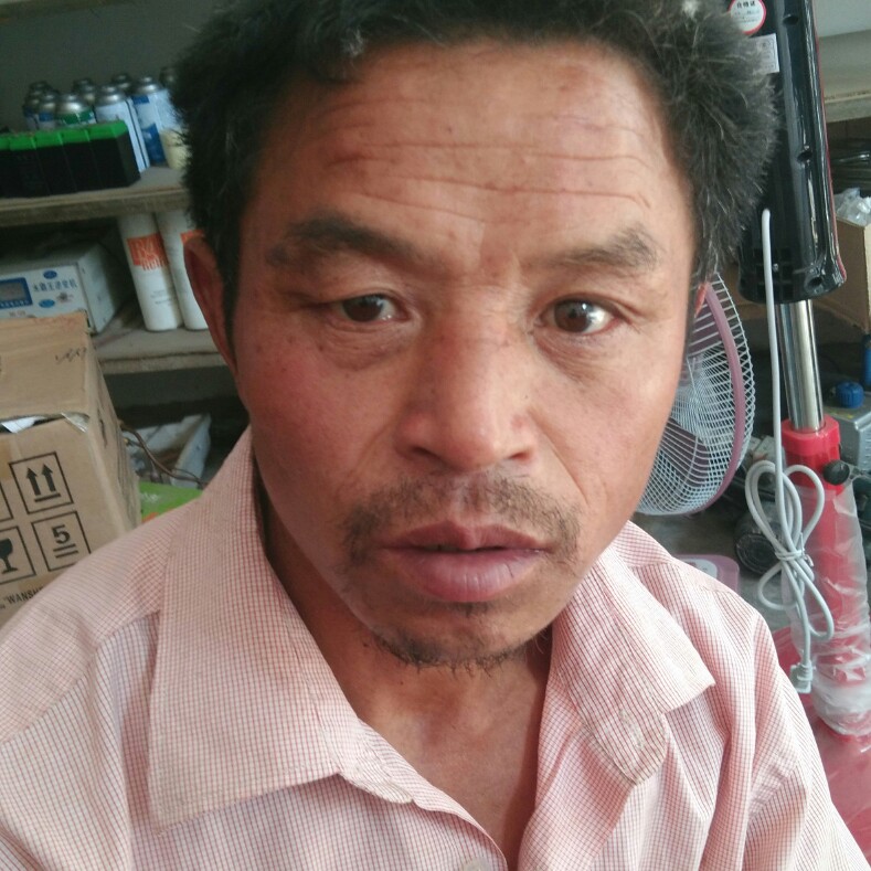 饱满浅吻乌冬面的照片