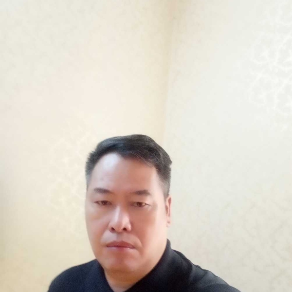 成就踢草莓的照片