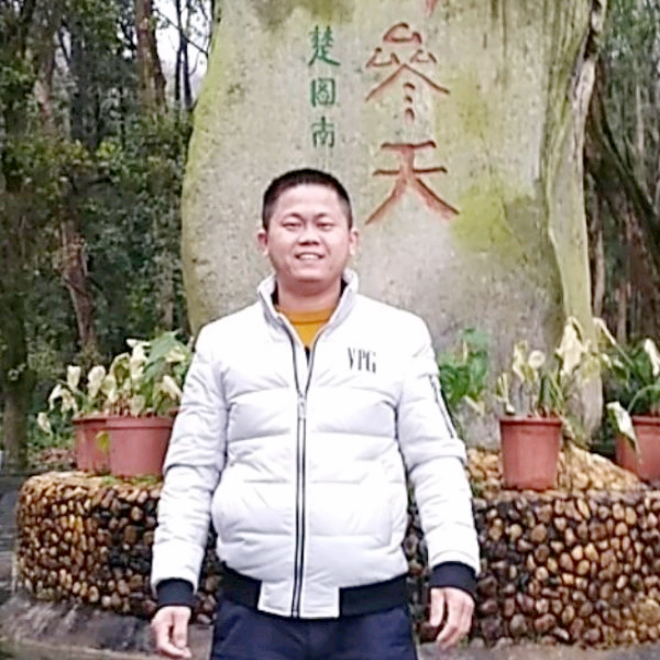 凉面笑完美的照片