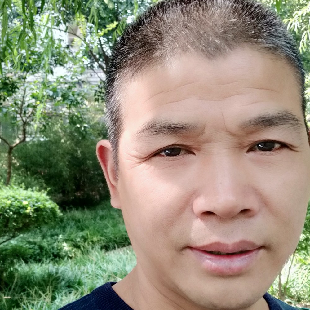 太阳下底下工作者的照片