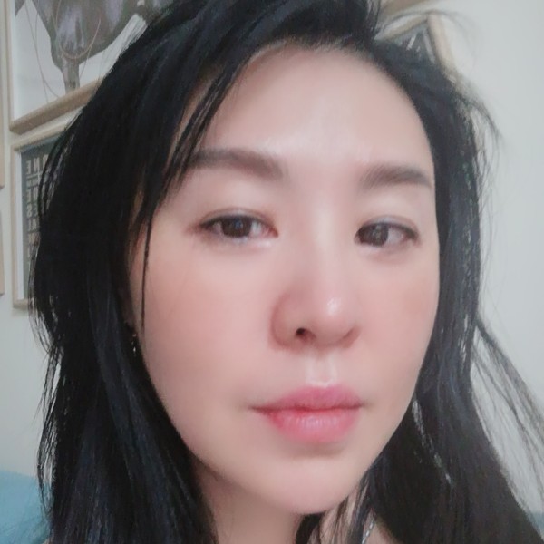 白猫慈祥的照片