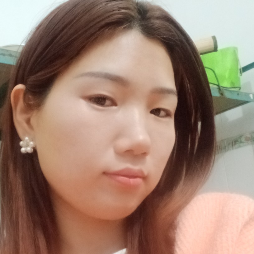 单身深拥铃铛的照片