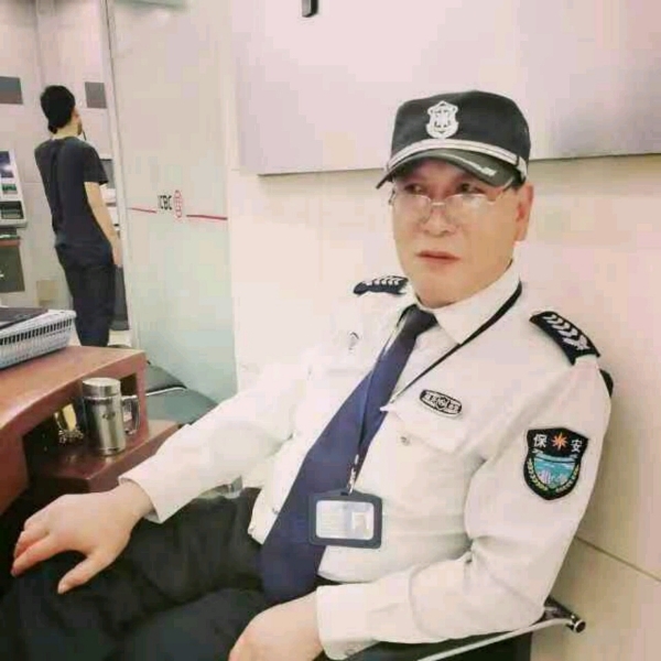 帅哥细心的照片