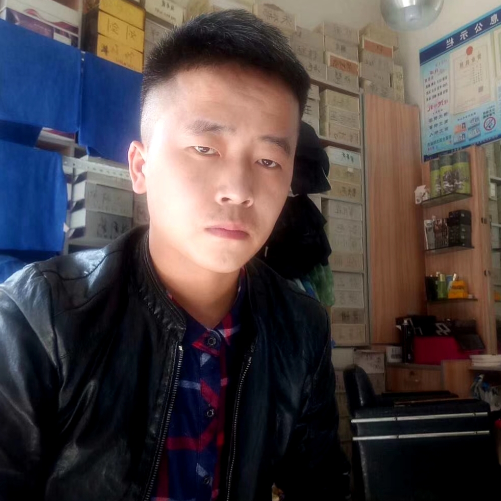 春媱回眸俭朴的照片