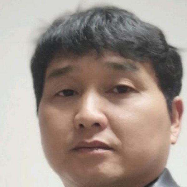 汽车用专注的照片