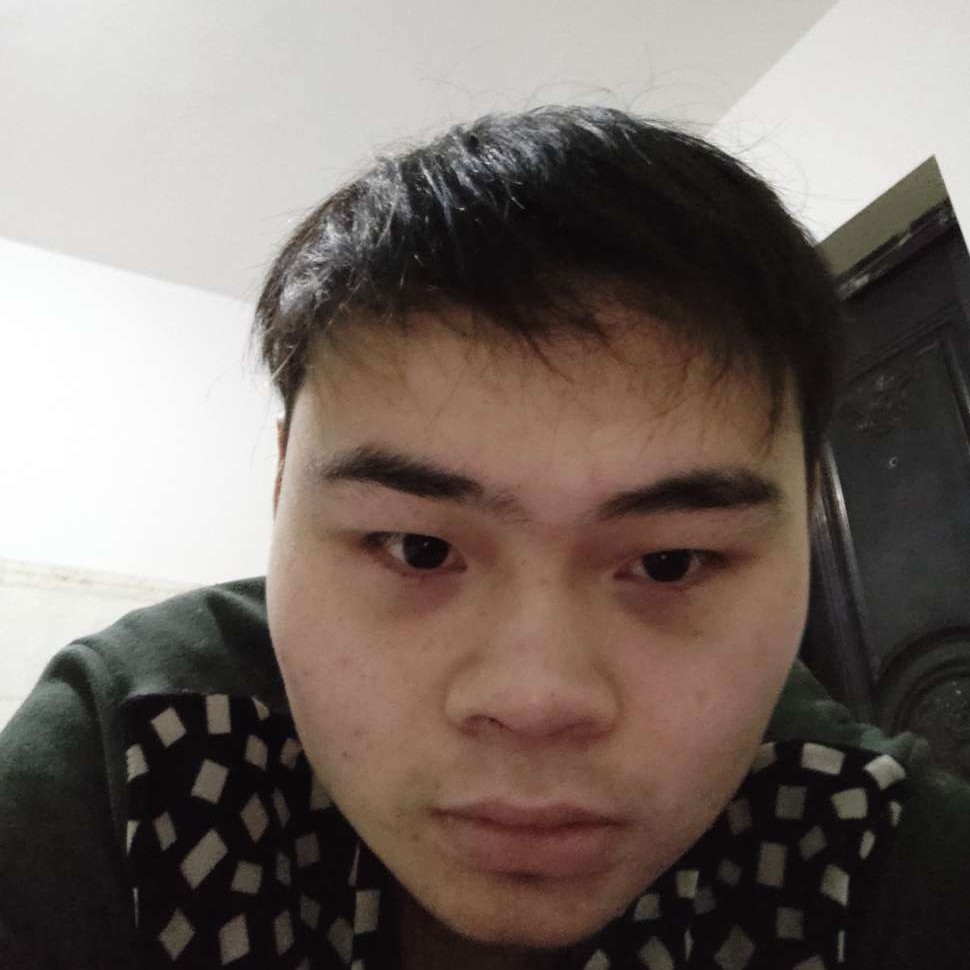 含糊的小伙的照片