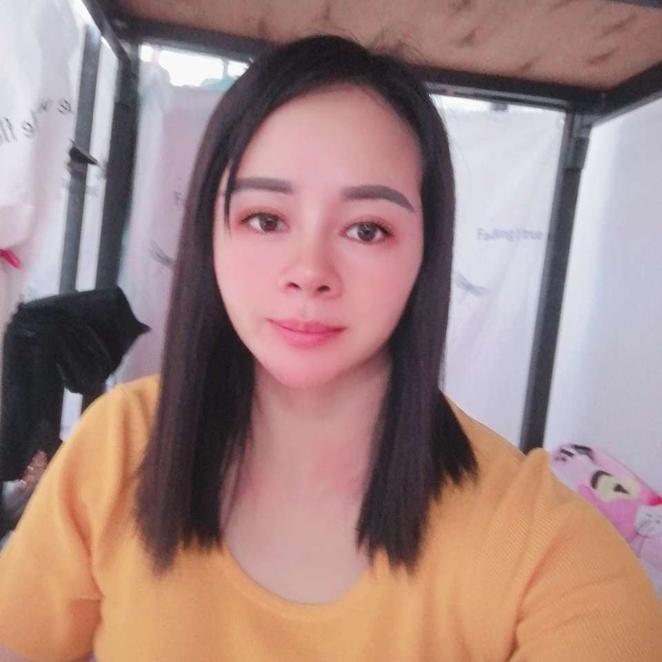 高大迎小刺猬的照片