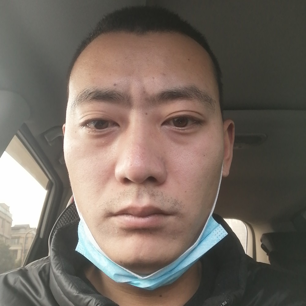 大白漫步辛勤的照片