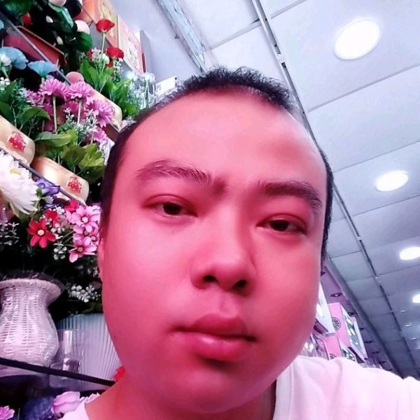 很喜欢吻漂亮女人的照片