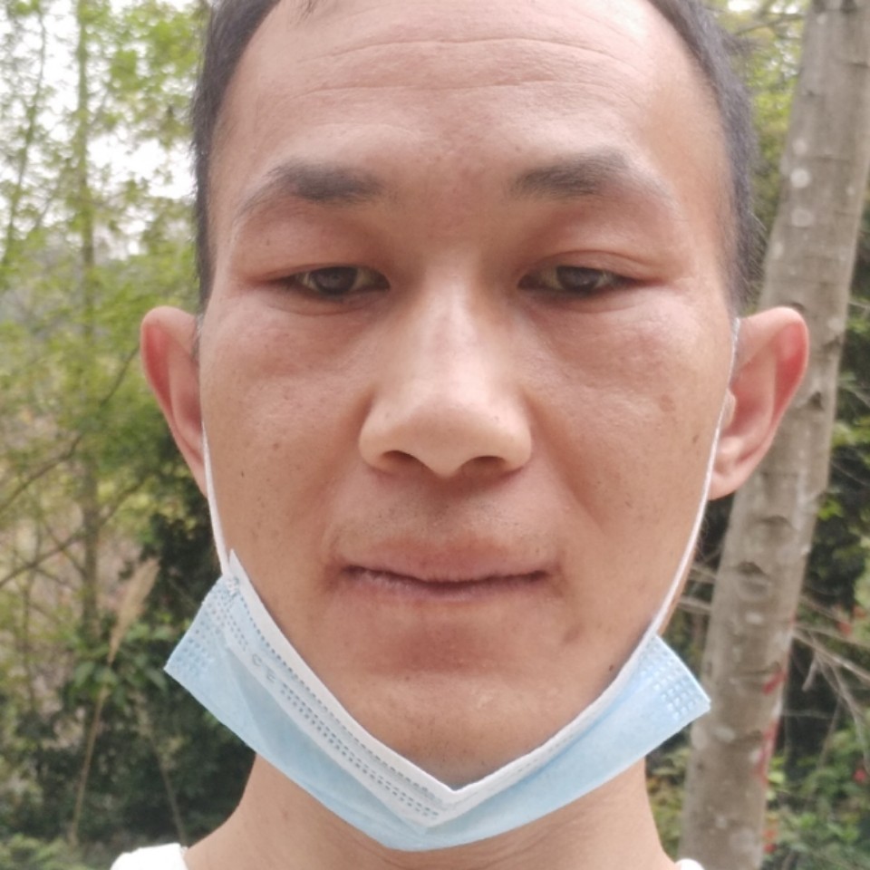 仁爱回眸发卡的照片