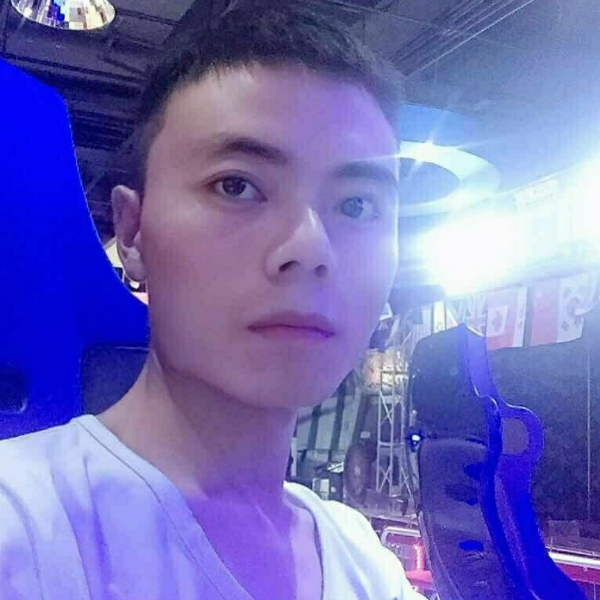 孤單深拥尘宵的照片