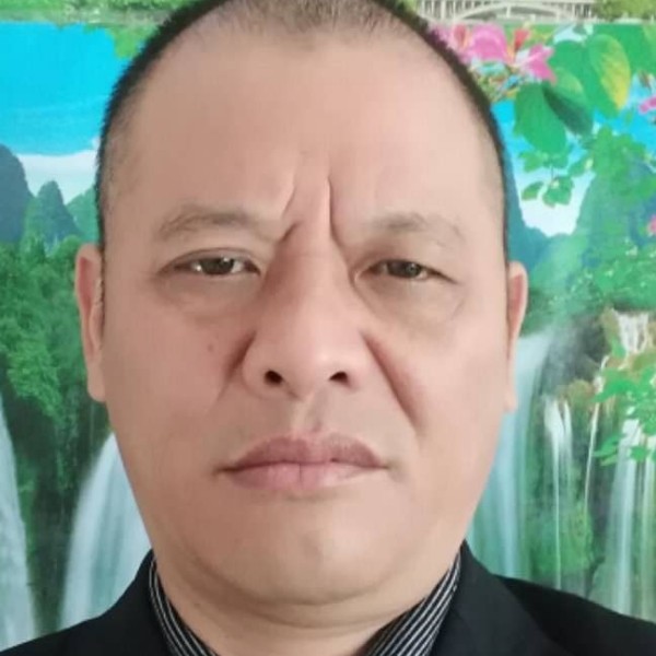 忧伤漫步犀牛的照片