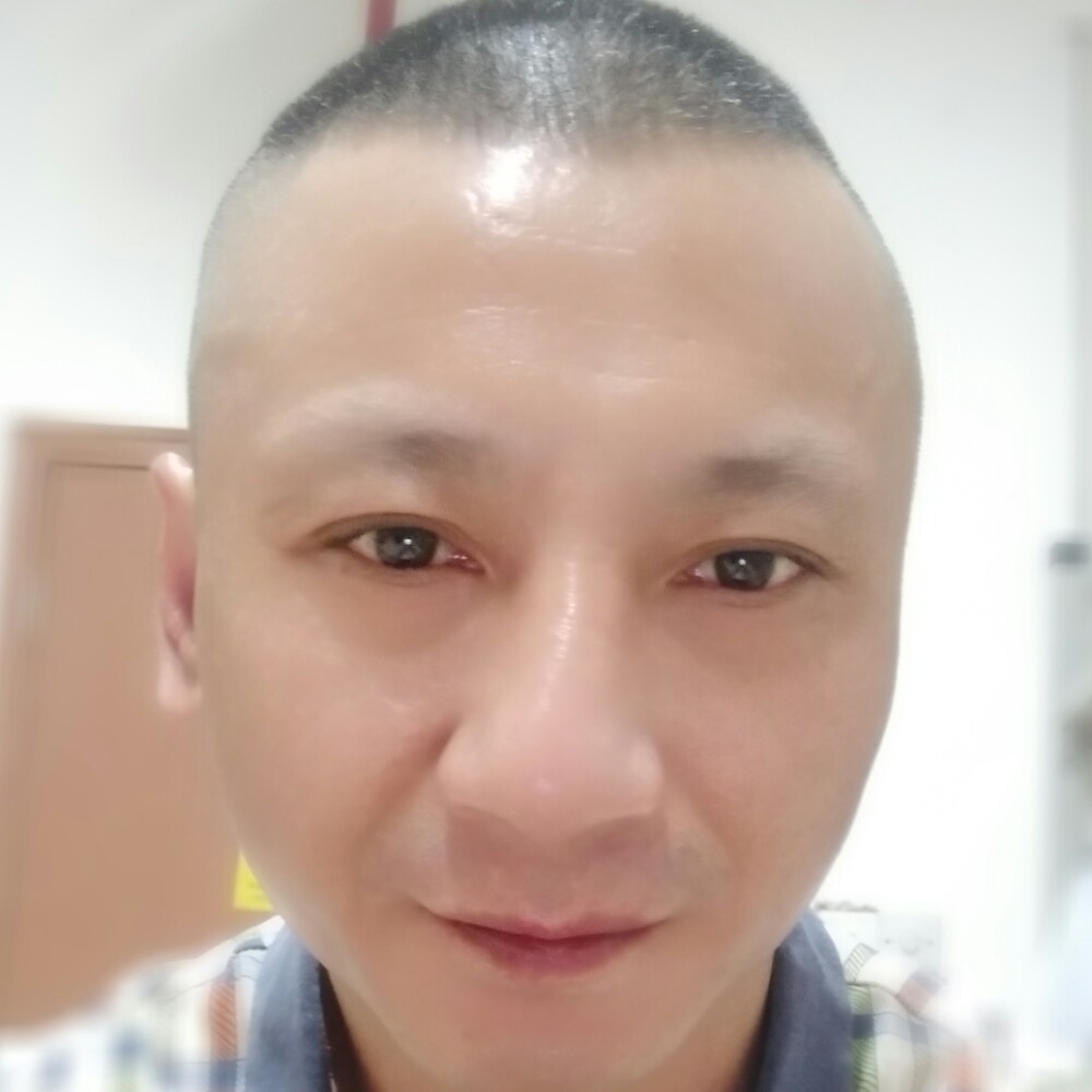 自信挽手醉月的照片