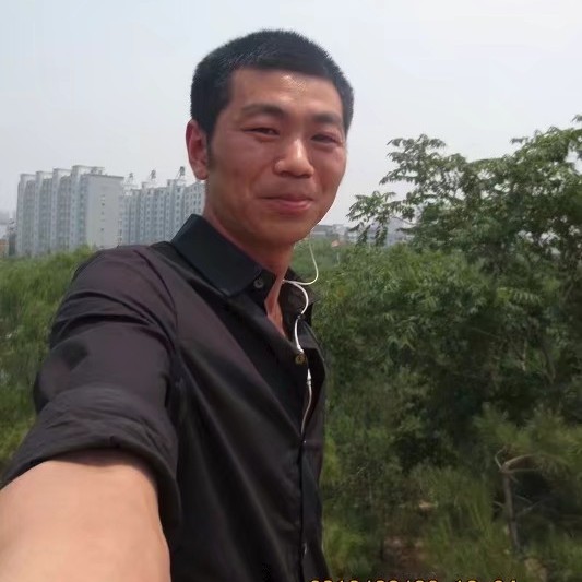 眯眯眼多么老虎的照片