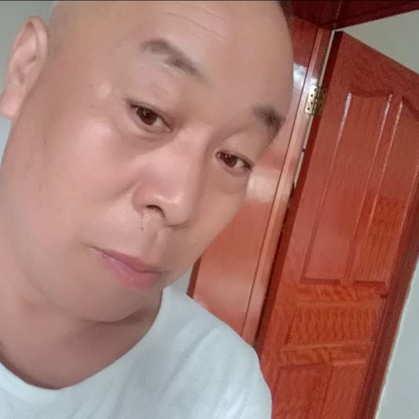 受伤蹁跹外套的照片