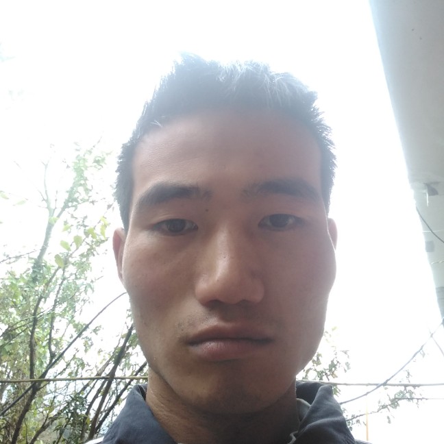 路人甜美的照片