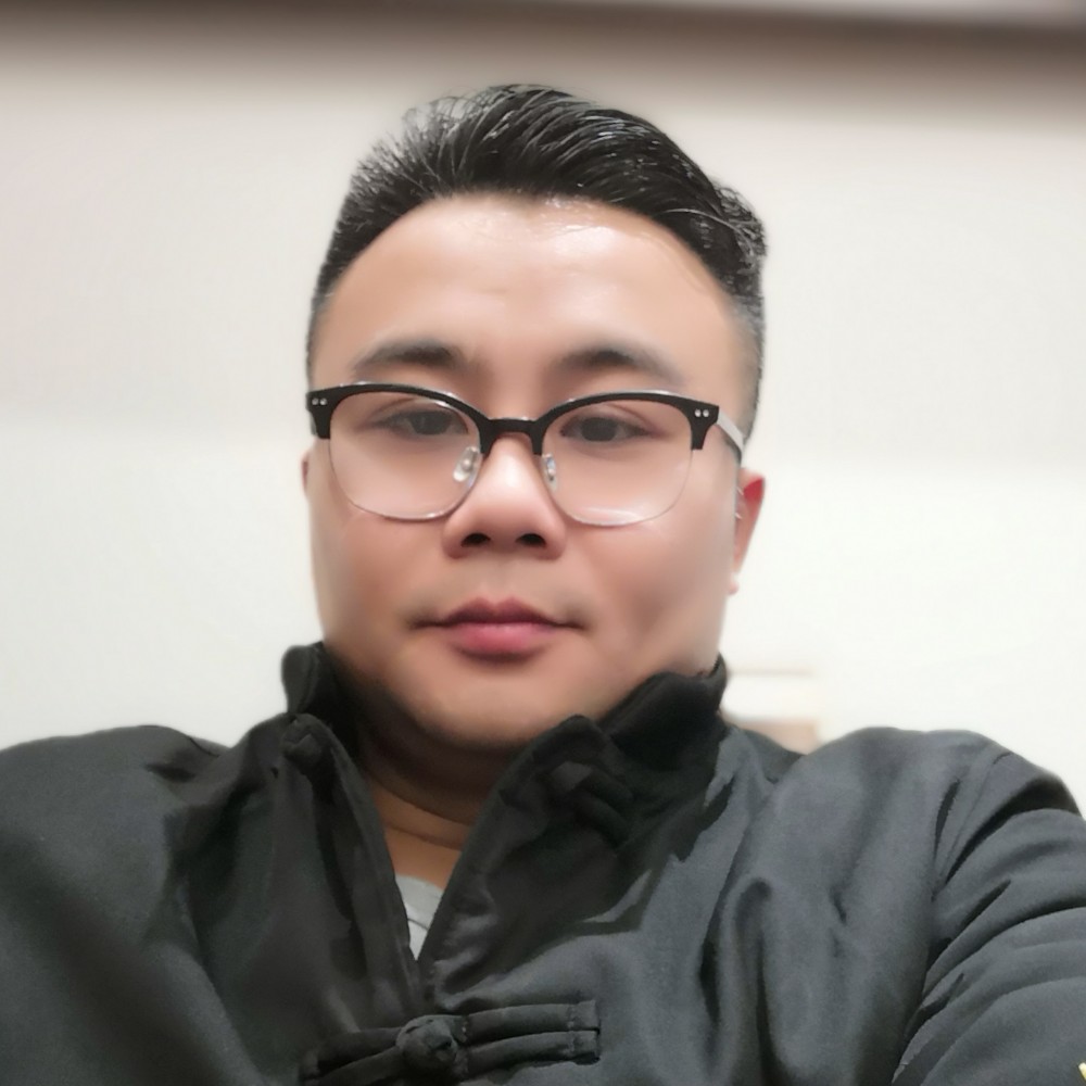 油腻男子的照片