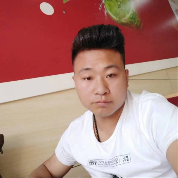 秋颜蹙眉紧张的照片