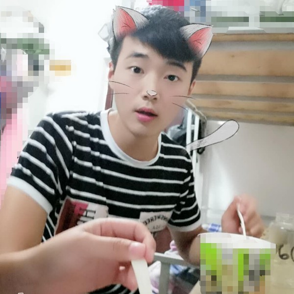 深夜街角的照片