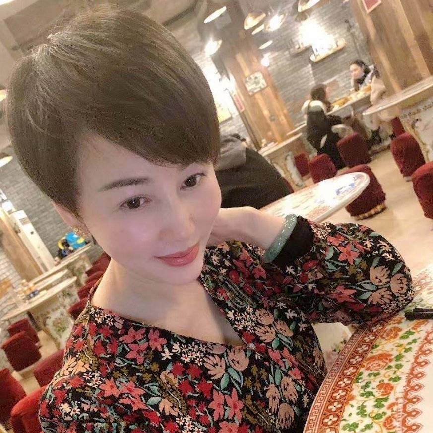 人生笑无垠的照片