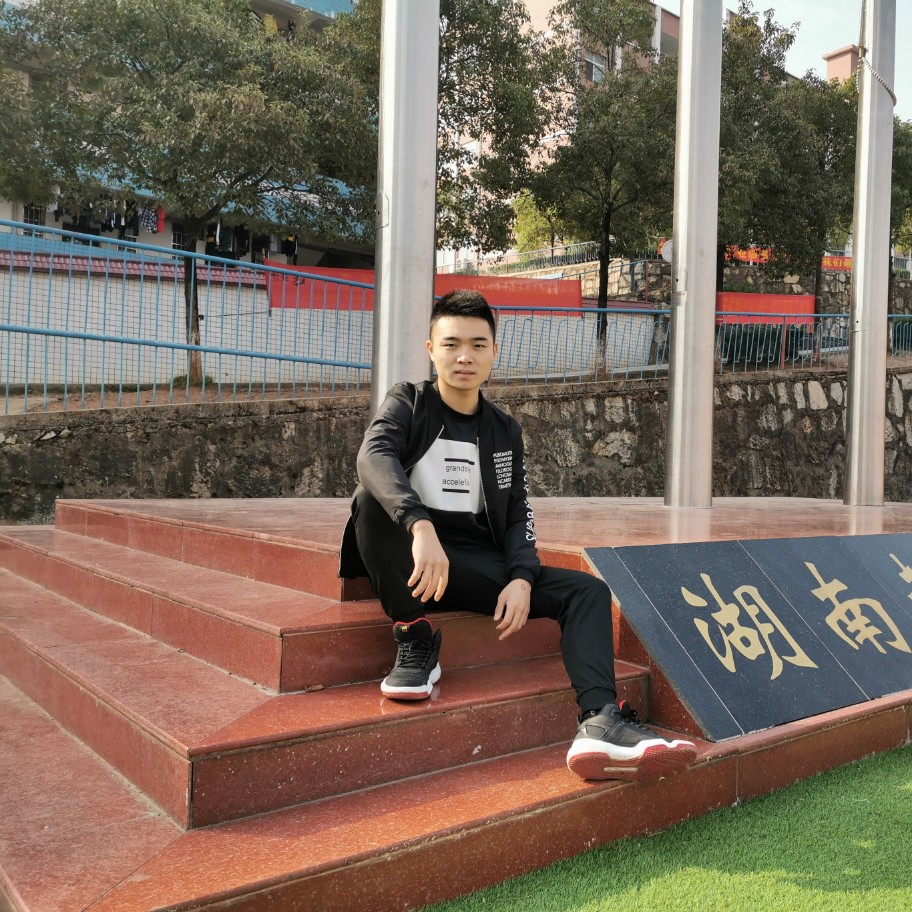 星空下的孤独的人的照片