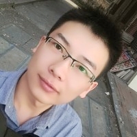 开朗深拥的照片
