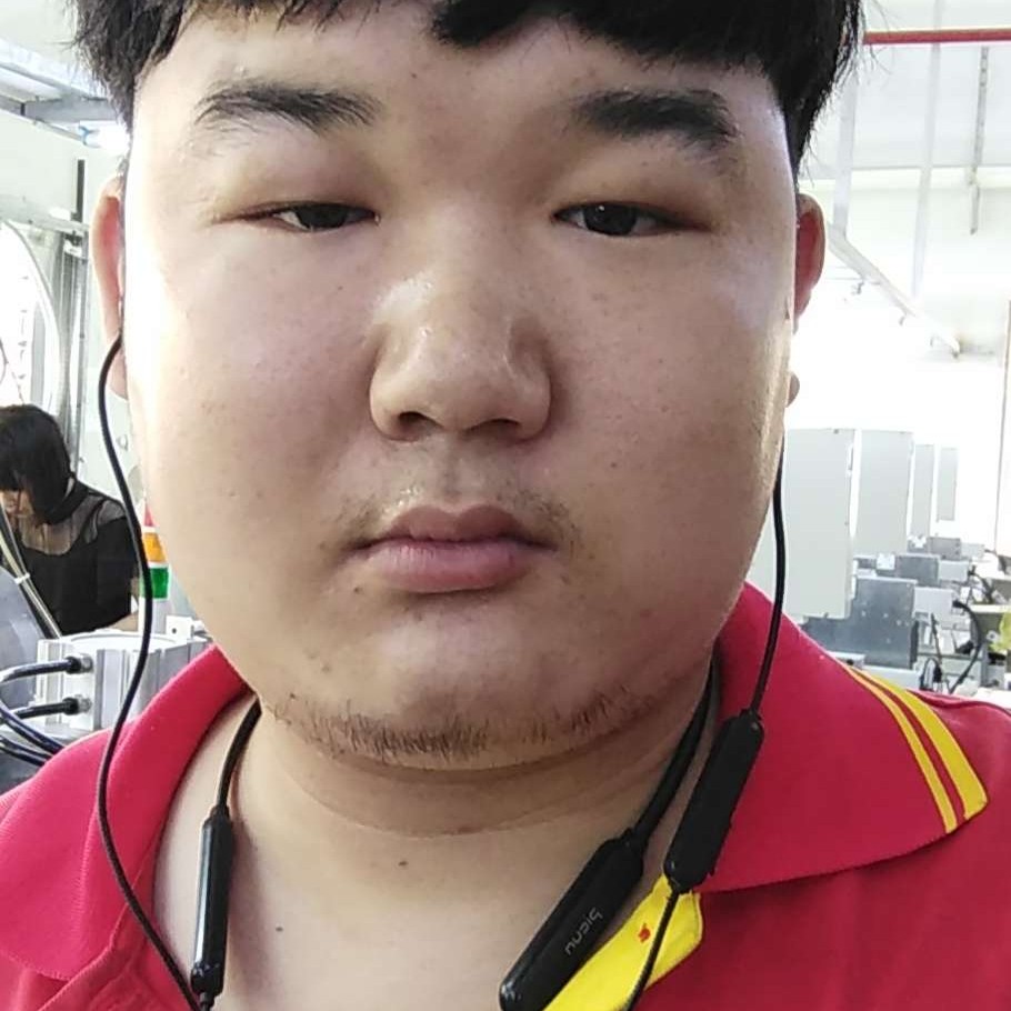 菠萝挽手土豪的照片
