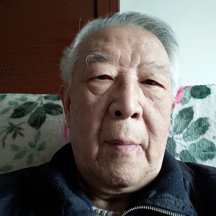 害羞老伙的照片