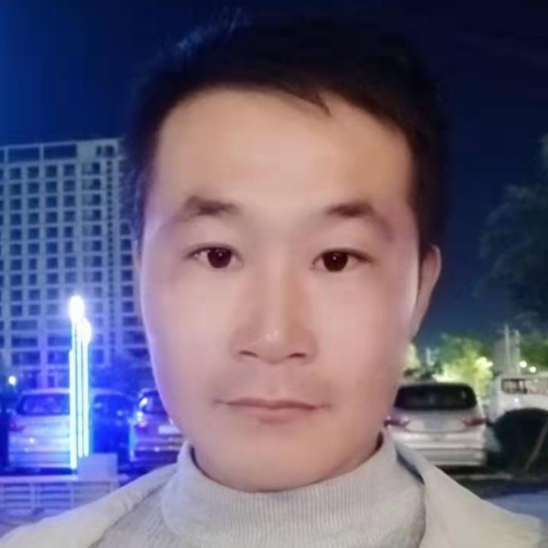 板栗打俊逸的照片