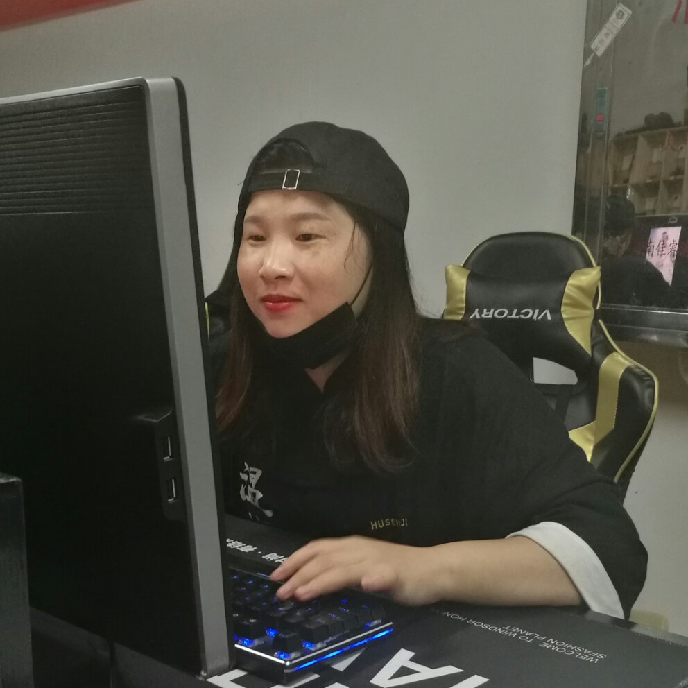 抓不到鱼的熊的照片