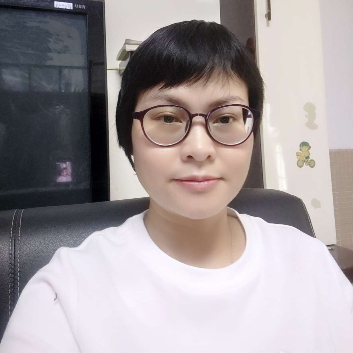 天真泪了霓裳的照片
