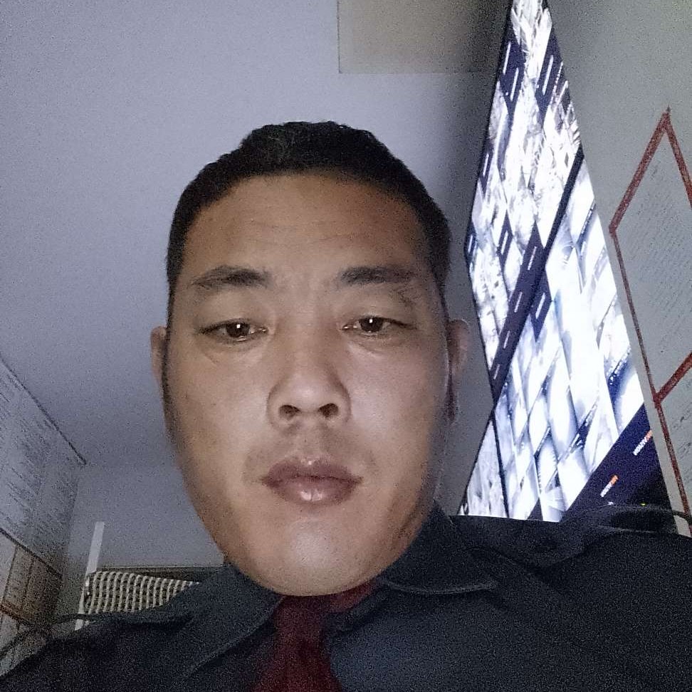 活泼回首流岚的照片