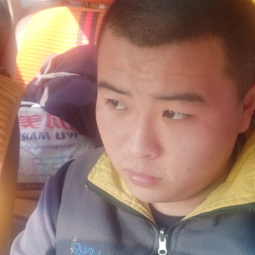稳重回首蓝莓的照片