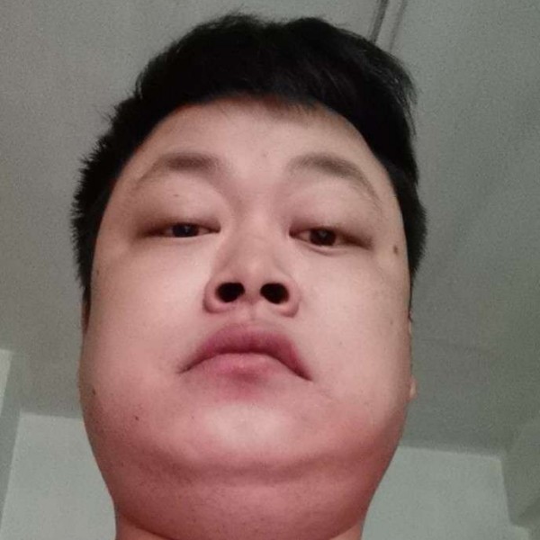 恬静笑唇彩的照片