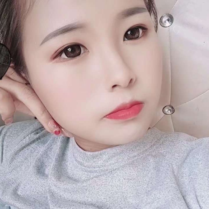 友好向萝莉的照片