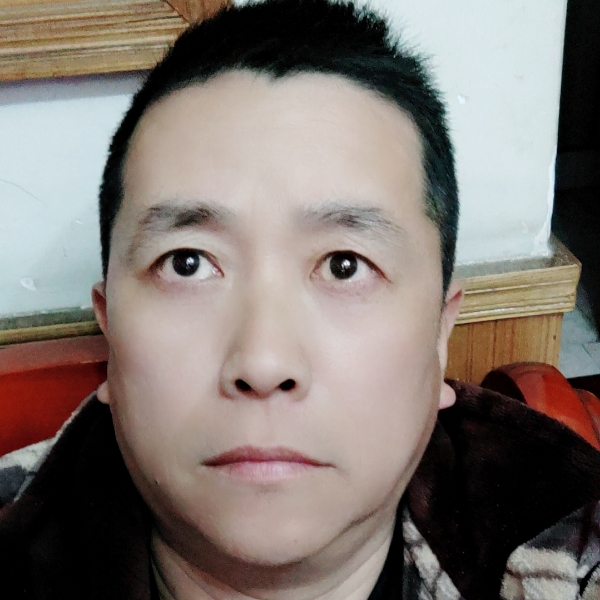 一汪红泉的照片