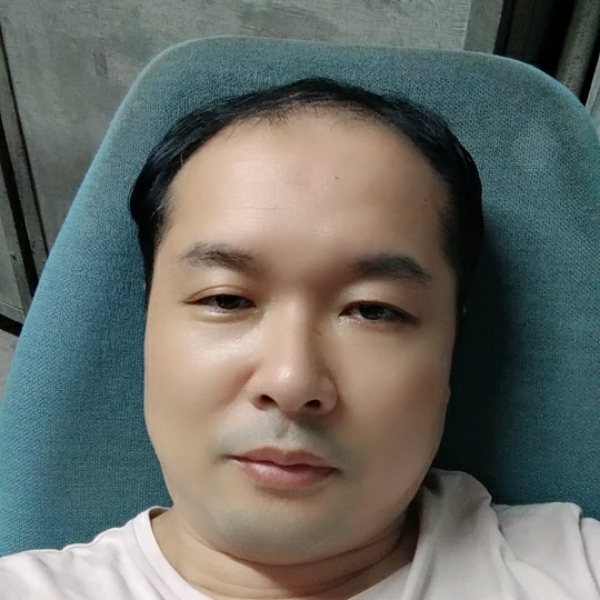 小蜜蜂的微笑的照片
