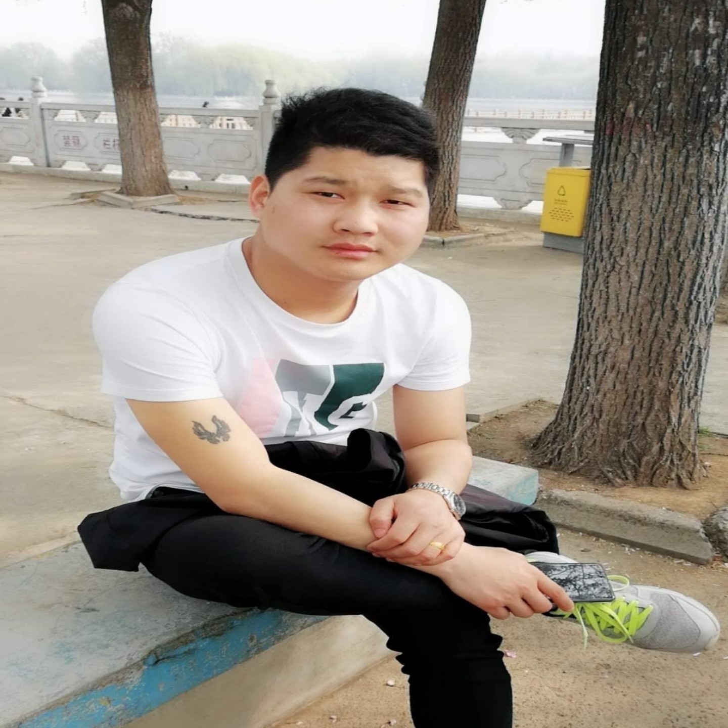 人不由衷的照片