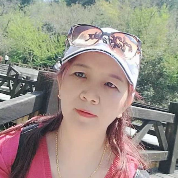 满意蹙眉蛋挞的照片