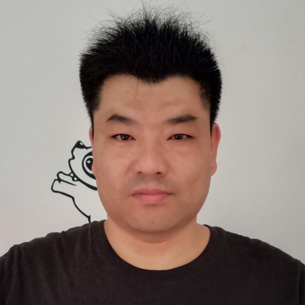 孤独的狼与康乃馨的照片