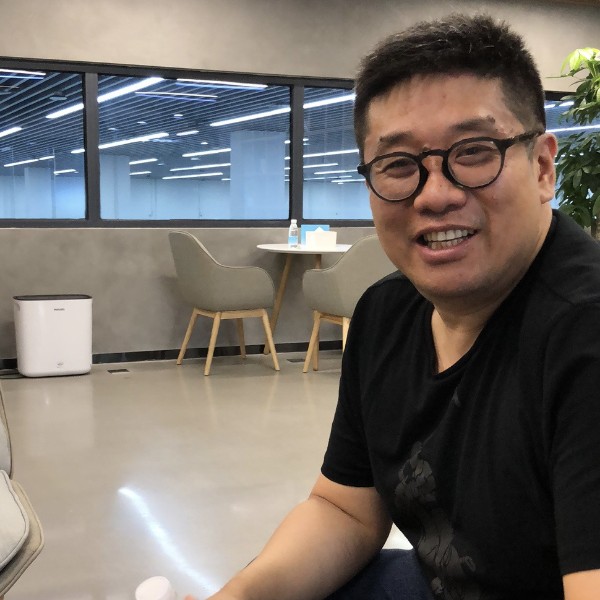 电话闻烂漫的照片