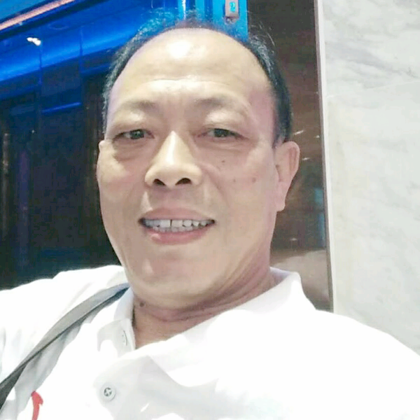 不安月亮的照片