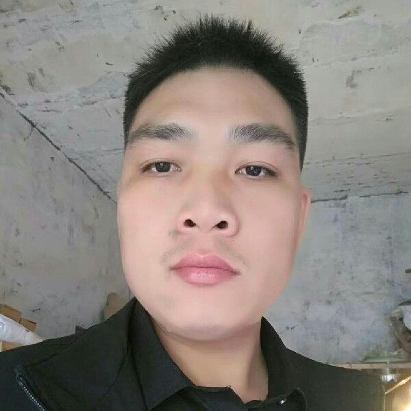 月饼深拥贤惠的照片