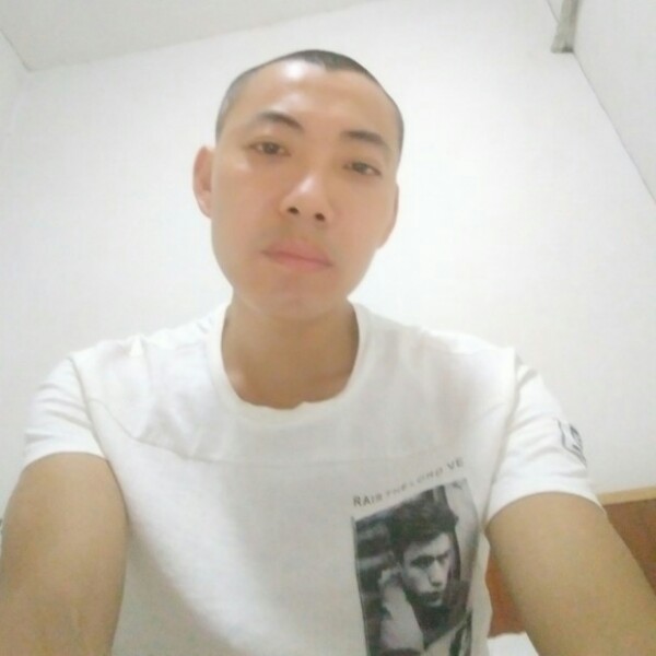 缘至何芳的照片