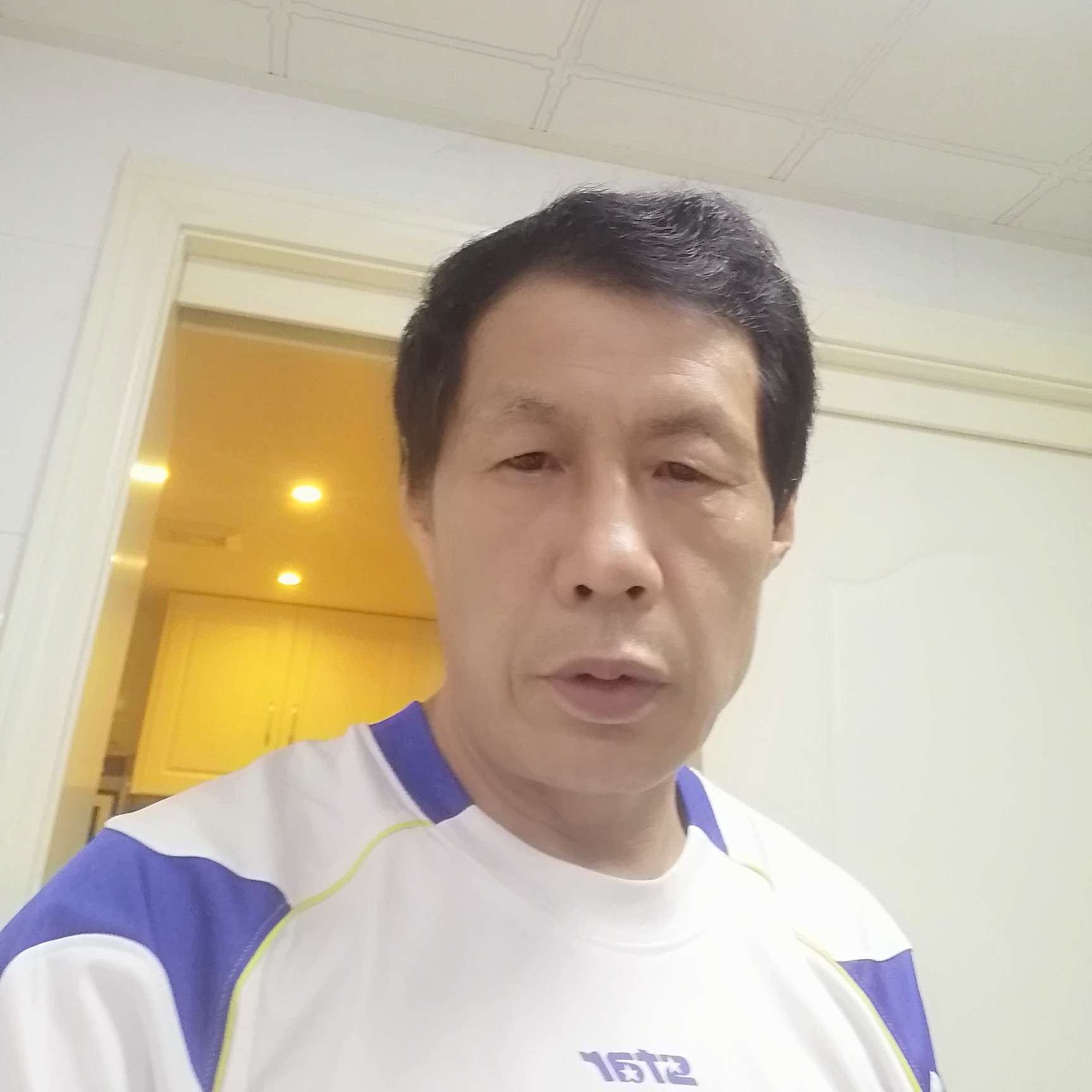 琉璃邂逅俊逸的照片
