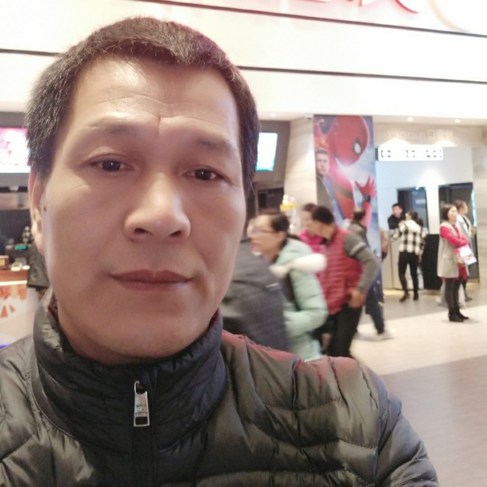 黑裤高大的照片
