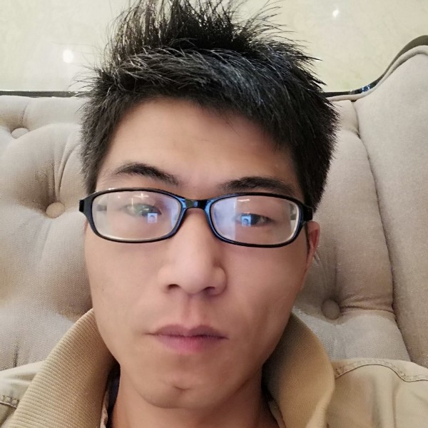 青蛙爱小草的照片