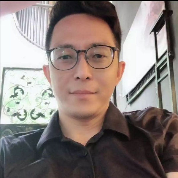 铮铮汉子的照片