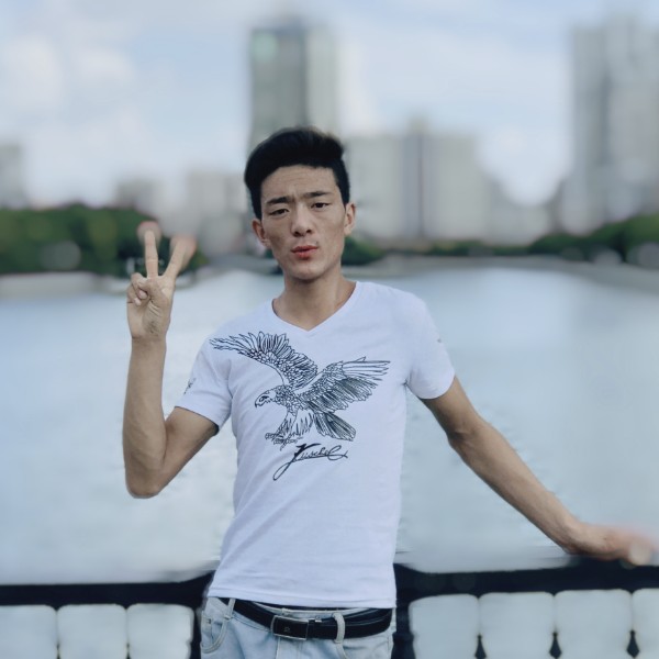 白云迷扎西人的照片